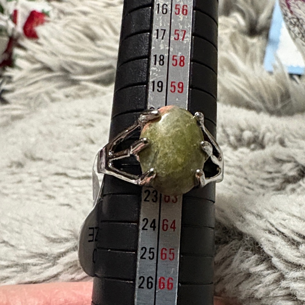 Elegant Silver Green Stone Ring